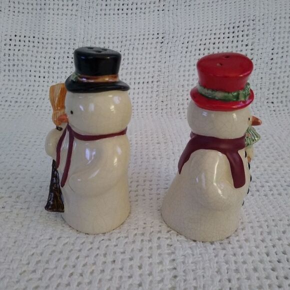 Holiday Set of Snowman Salt & Pepper Shakers • Frosty Christmas Salt & Pepper - Picture 9 of 13